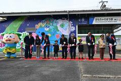 駅舎ラッピング完成　