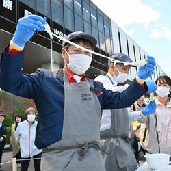 那須塩原で「チーズタウン」初開催　絶品グルメや体験に行列　Ｕ字工事もギャグで会場沸かす