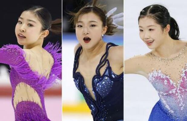 　フィギュアスケート女子の（左から）千葉百音、坂本花織、中井亜美