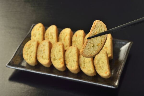 虎彦製菓が「餃子ビスコッティ」