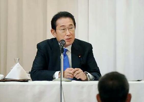 　自民党議員の会合で発言する岸田前首相＝１０日午前、東京都千代田区
