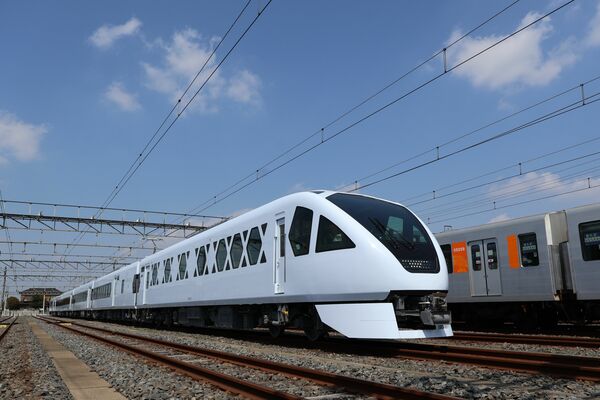 商談会が行われる新型特急「スペーシアＸ」（東武鉄道提供）
