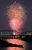 中橋の上空に上がり、渡良瀬川の水面にも写り込む花火＝３日午後７時20分、足利市通４丁目