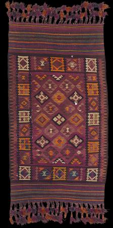 　文化学園服飾博物館が所蔵するアフガニスタンの敷物（１９７０―８０年代）（提供写真）