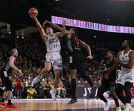 大接戦 Ａ東京に逆転負け