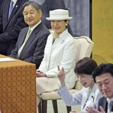 天皇お言葉なし 疑問の声