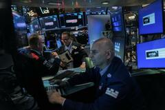 NY株反落、245ドル安