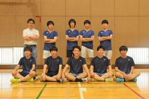 関東信越高専体育大会バドミントン競技で７連覇を達成した小山高専バドミントン部のメンバーら