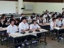 新聞の役割学ぶ／宇都宮短大付属中