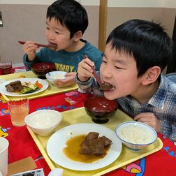 ほうぷけん便り　豪華なステーキに舌鼓