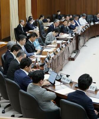 開かれた衆院憲法審査会=9日