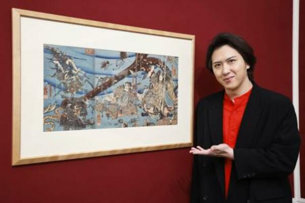 　お気に入りという歌川国芳の「大物之浦海底之図」を紹介する尾上松也＝東京都台東区の上野の森美術館