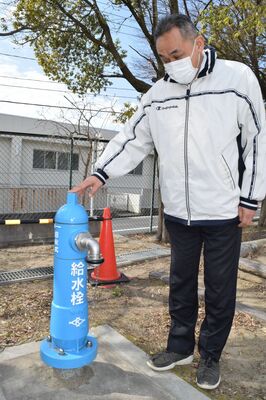 台原小の校庭脇に設置されている災害時給水栓＝仙台市青葉区