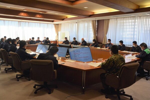 陸自や県も参加して行われた災害対策本部会議訓練（足利市提供）