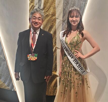 小菅町長に表敬訪問した堤さん（右）
