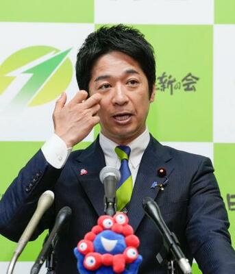 　記者会見する日本維新の会の藤田共同代表＝１３日午後、国会