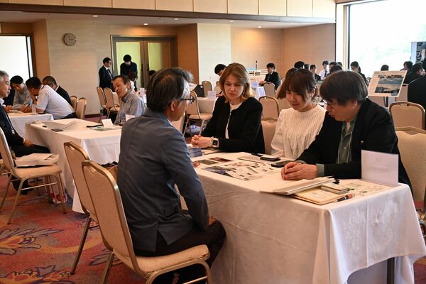 参加者は各施設の特色を加盟社から聞いた