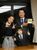 ＤＶＤをタイムカプセルに封印した佐藤市長と石川さん（左）、皿井君（手前）