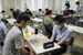 ２２人が参加した全日本アマチュア将棋名人戦の県予選＝１８日午前、鹿沼市文化橋町