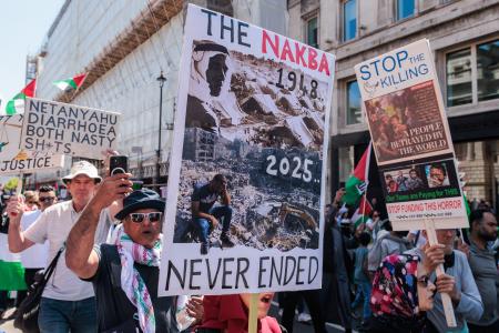　英ロンドンで行われた１９４８年のパレスチナ人追放に関するパレスチナ支援デモ＝５月（ゲッティ＝共同）