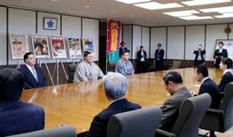 両横綱が福岡県庁訪問