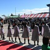 みぶの日フェア、大盛況　いちご柄御城印も販売　合唱や太鼓演奏でにぎわう