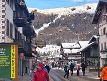 スノボ舞台リビーニョは免税の街