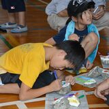 小山一小児童がストーンペインティング　前は市役所、昔は母校　ゆかりのコンクリートに思い思いの絵