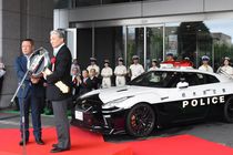 「ＧＴ－Ｒ」パトカー栃木県警に寄贈