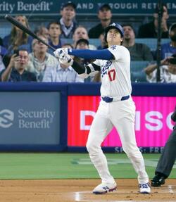 大リーグ、大谷の第１打席は中飛