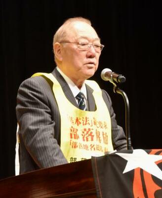 　部落解放同盟の第８３回全国大会であいさつする西島藤彦委員長＝１８日午後、東京都内