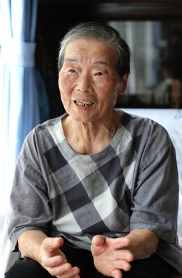 「戦争なんていいことは何もない」と話す藤原和子さん。銃弾の音が今も忘れられないという＝９月８日、長野県安曇野市（中村桂吾撮影）