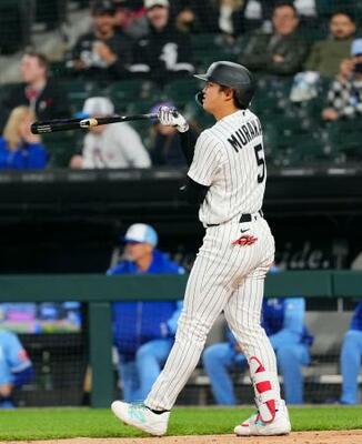 ロイヤルズ戦の5回、四球を選んだホワイトソックス・村上=シカゴ(共同)