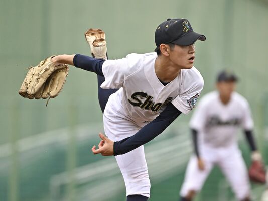 ９回を完投した佐野松桜の先発・田所＝清原球場、森田大地撮影