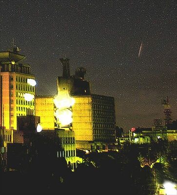 2002年に県庁近くから観測されたしし座流星群。撮影時間はやはり明け方だった。