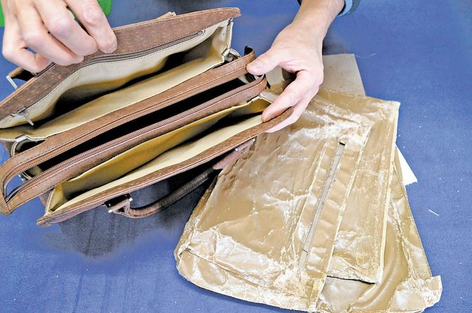 お預かりしたバッグの内側を全て張り替えたリフォームの一例
