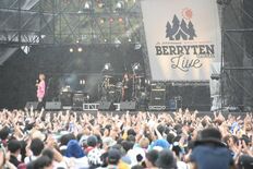 ベリテンライブの軌跡をたどる　FKD宇都宮店で23日からポスター展　グ…