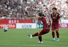 神戸、5得点で鹿島に先勝