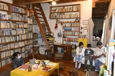 里山で本を愛する人たち、「一冊」に込める思い　総合書店１軒しかない益子…