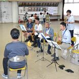 ジャズバンド活動開始　老若男女１１人、本番へ稽古