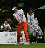 阿久津と梅山19位　ゴルフJPC第２日　石川64で首位浮上