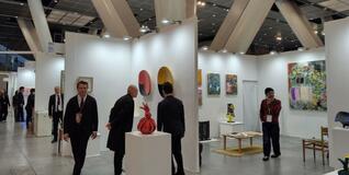 多様な美術品一堂に