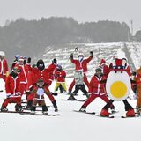 サンタ60人、ゲレンデに大集合　那須塩原・ハンタマで壮観クリスマス