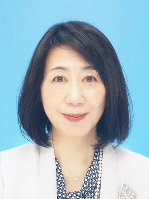 新谷由里子氏