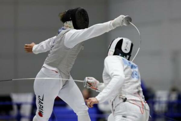 　団体３位決定戦　米国選手（右）と対戦する西藤俊哉＝北九州メッセ