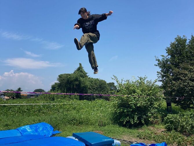 竹部 茉桜さん　作新学院高校3年。男子選手のような高いライディング、かつダイナミック動きが特徴です
