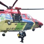上空から人命救助　県消防防災ヘリ「おおるり」　航空隊訓練同行ルポ