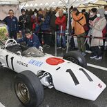 真岡工業高にF1カー登場　「真工通り」命名祈念で展示　大迫力のエンジン…