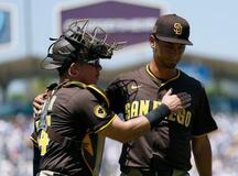 ダルビッシュ４失点、大谷は安打