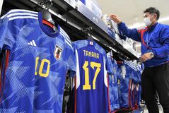 冬開催は半袖ユニホーム販売に不利？　Ｗ杯で栃木県内の関心は